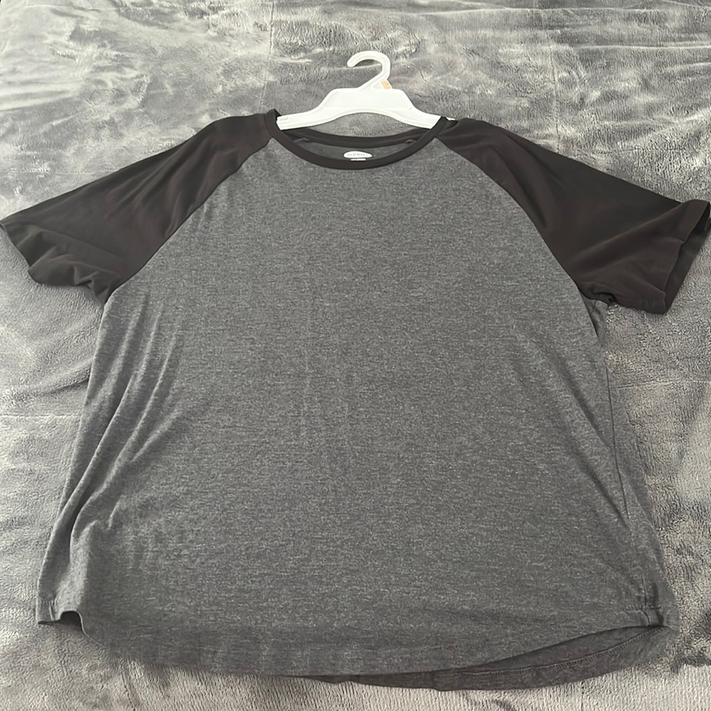 2 for $12 Men’s Size Large Old Navy T-Shirts